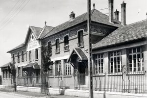 Prises de vue de l'école en juin 1930 par le directeur des Ateliers Kodak-Pathé à la fin des travaux
