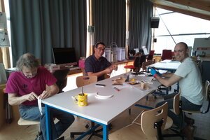 Guillaume, Phaudel et Nicolas en plein ouvrage à la Micro-Folie